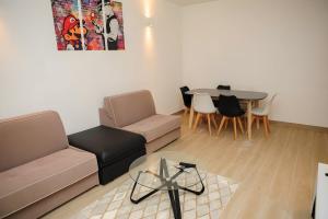 a living room with a couch and a table at Grand T2 proche Créteil Soleil et métro ! in Créteil