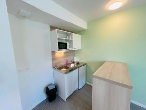 Kuchyň nebo kuchyňský kout v ubytování We Live In R - Suite 303