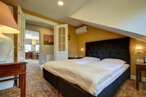 a large bedroom with a large bed in a room at German18-3B Luxury Vilnius apartment in Vilnius