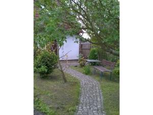 Ein Garten an der Unterkunft Apartment at the Knappensee in Groß Särchen