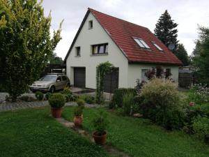 Ein Garten an der Unterkunft Apartment at the Knappensee in Groß Särchen