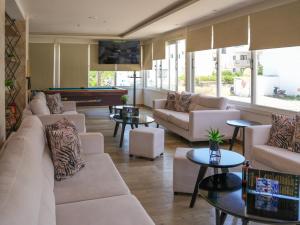Posedenie v ubytovaní AGRELLI Hotel & Suites