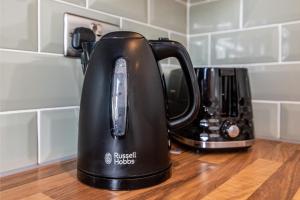 Fotografie z fotogalerie ubytování 4BR Bradford Home,Contractor Friendly with Parking v destinaci Bradford