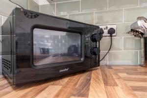 Köök või kööginurk majutusasutuses 4BR Bradford Home,Contractor Friendly with Parking +11 fotot