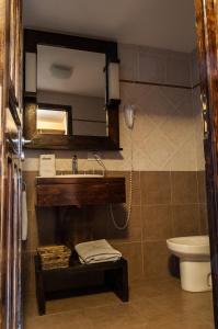 Ein Badezimmer in der Unterkunft Hotel Poincenot