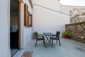 Patio nebo venkovní prostory v ubytování Mythos Suites-Hermes apartment