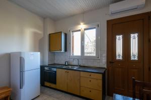 Kuchyň nebo kuchyňský kout v ubytování Mythos Suites-Hermes apartment