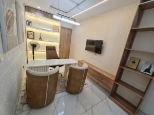 TV a/nebo společenská místnost v ubytování Zendidis Luxury Apartment