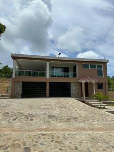 a house with a large driveway in front of it at Casa Finca El Encanto in Arroyo El Cabo