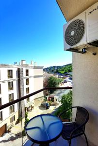 En balkon eller terrasse på Cabacum Pleasure Beachfront Apartments