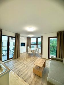 Et tv og/eller underholdning på Cabacum Pleasure Beachfront Apartments