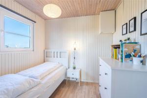 Una cama o camas en una habitación de 497-Hvide-Sande-Engsvingelvej-8