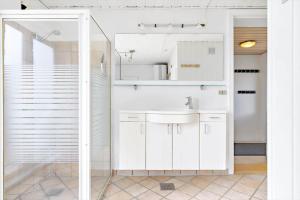 Ένα μπάνιο στο 349-Hvide-Sande-Anker-Eskildsens-Vej-70 +42 φωτογραφίες