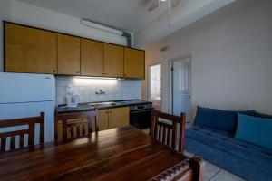 Kuchyň nebo kuchyňský kout v ubytování Mythos Suites-Poseidon apartment