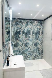 a bathroom with a shower and a sink at ApArt 2 Luxury 3BR Apartment Free Parking Sleeps 6 in Bedford +60 photos