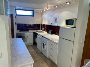 Η κουζίνα ή μικρή κουζίνα στο Appartement place aux aires en plein centre historique de Grasse