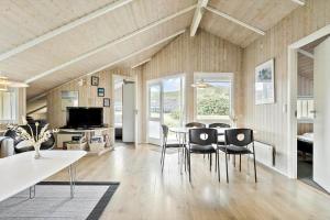 TV/trung tâm giải trí tại 446-Hvide-Sande-Karen-Brands-Vej-149-b