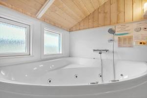 Phòng tắm tại 446-Hvide-Sande-Karen-Brands-Vej-149-b +21 ảnh