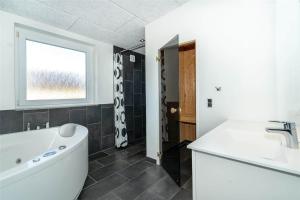 Phòng tắm tại 429-Hvide-Sande-Tingodden-44 +19 ảnh