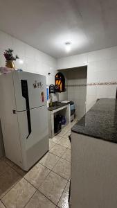 Kuchyň nebo kuchyňský kout v ubytování Apartamento a 100 metros da praia - Cordeirinho + 3 fotografie