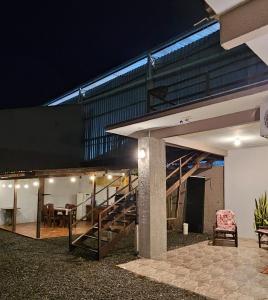 Bygningen som campingpladsen ligger i