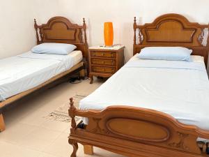 two beds sitting next to each other in a bedroom at Ideal pool chalet WBR in La Mata