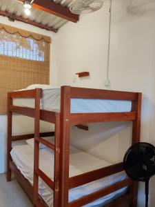 a bunk bed in a room with a window at Mochileros de Nicaragua in Moyogalpa