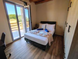 Gallery image of Vrisses Cretan Retreat -Pool -Mountain View in Vryses