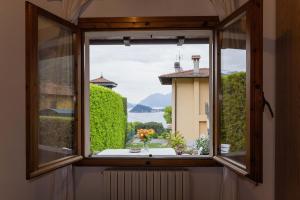 an open window with a view of a balcony at Villa Sanziana in Menaggio