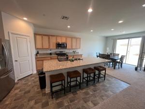 Kuchyň nebo kuchyňský kout v ubytování Home in Perris