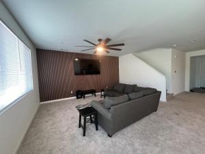 TV a/nebo společenská místnost v ubytování Home in Perris