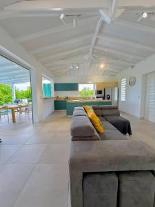 a large living room with a couch and a kitchen at Villa Tulia in Chambort
