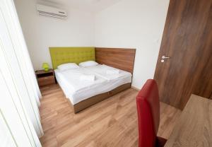 Postel nebo postele na pokoji v ubytování Veritas Apartment Zamárdi