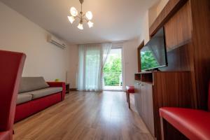 TV a/nebo společenská místnost v ubytování Veritas Apartment Zamárdi