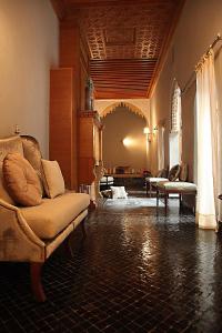 Χώρος καθιστικού στο L'Alcazar