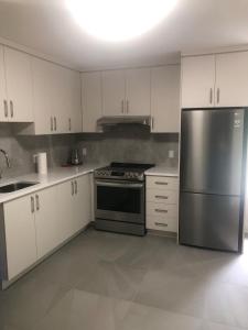 Η κουζίνα ή μικρή κουζίνα στο New and peaceful apartment private entrance
