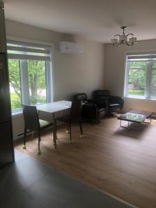 Χώρος καθιστικού στο New and peaceful apartment private entrance +1 φωτογραφίες