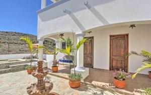 una casa blanca con macetas en un patio en Ocean View Todos Santos Apt, Pool, and Beach Club!, en Todos Santos