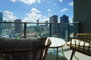 Cadenza Miami - Luxury Residences的阳台或露台