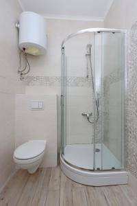 Ένα μπάνιο στο Apartments with parking space Suha Punta, Rab - 17239