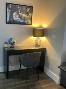Kép Stylish 2BR Suite by Square One szállásáról Mississaugában a galériában