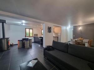 Gallery image of Gîte confortable avec jardin privé, idéal randonneurs - FR-1-496-319 in Véranne