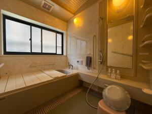 Koupelna v ubytování 越前海岸 ゲストハウス オーシャンズ Echizen Coast Guesthouse OCEAN'S + 55 fotografií