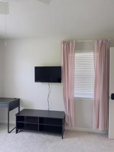 TV a/nebo společenská místnost v ubytování Abi home