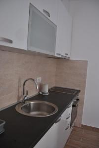 Kuchyň nebo kuchyňský kout v ubytování Apartments Porat + 84 fotografií