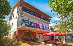 Το κτήριο όπου στεγάζεται  το διαμέρισμα