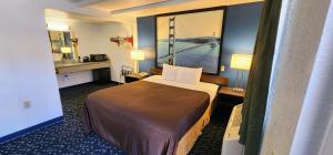 a hotel room with a bed and a large window at Hotel Belmont in Belmont