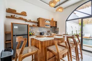 Køkken eller tekøkken på Amalfi Dream Villa by Great Bali Villas