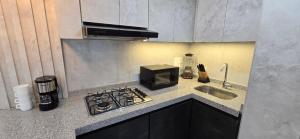 Kuchyň nebo kuchyňský kout v ubytování Hermoso apartamento enfrente de la Clinica Foscal, Fosunab