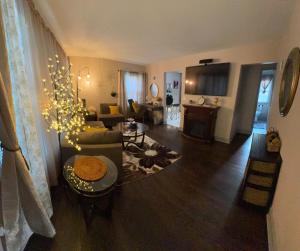 a living room with a christmas tree in the middle at Cozy Single-family house in Glendale